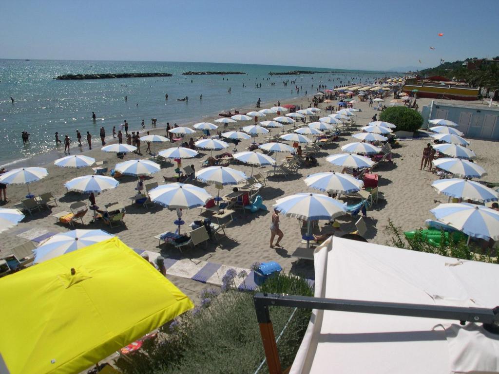 Residence I Delfini Cupra Marittima Buitenkant foto