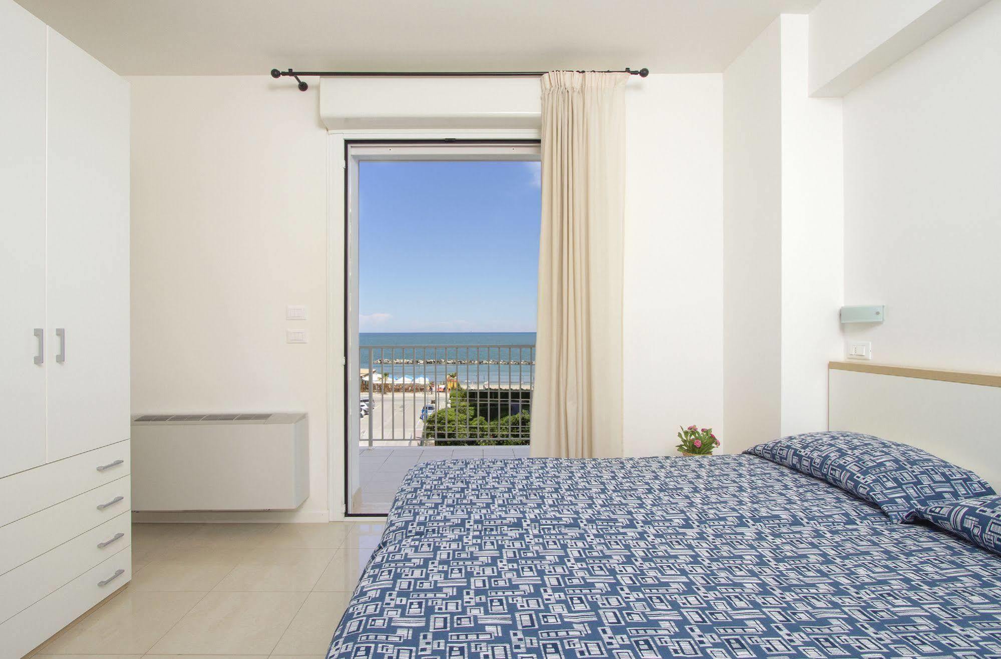 Residence I Delfini Cupra Marittima Buitenkant foto