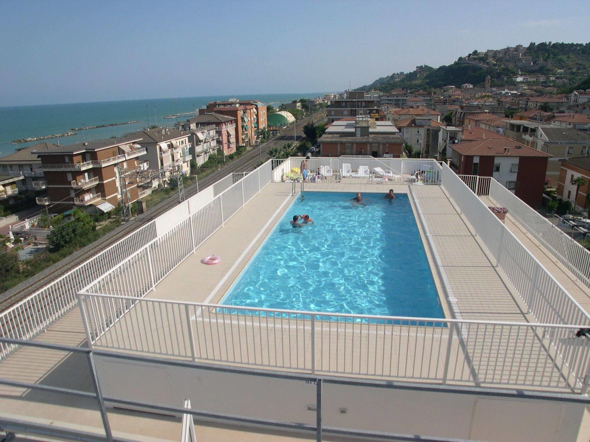 Residence I Delfini Cupra Marittima Buitenkant foto